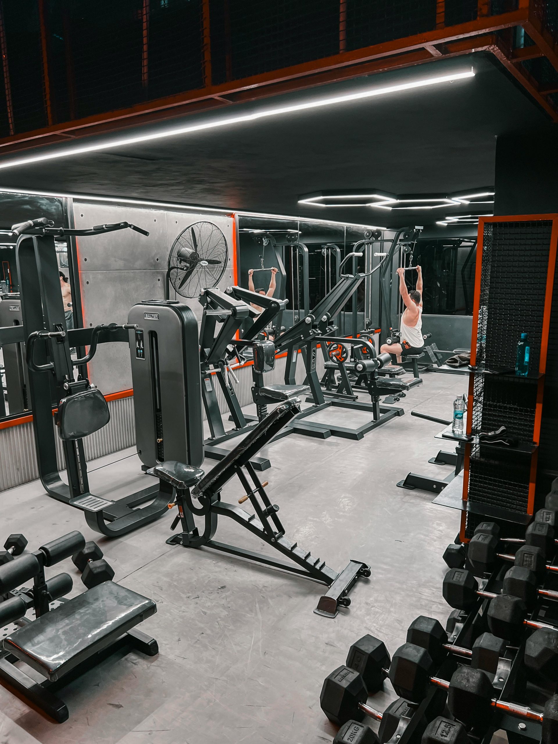Cómo elegir el mejor piso de caucho para gym según tu espacio